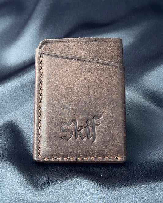leather card holder exterior logo detail SOLO mode
