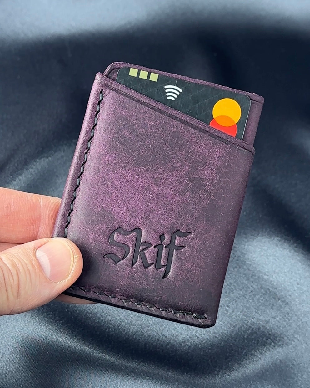 leather card holder card slot with card inserted SOLO model