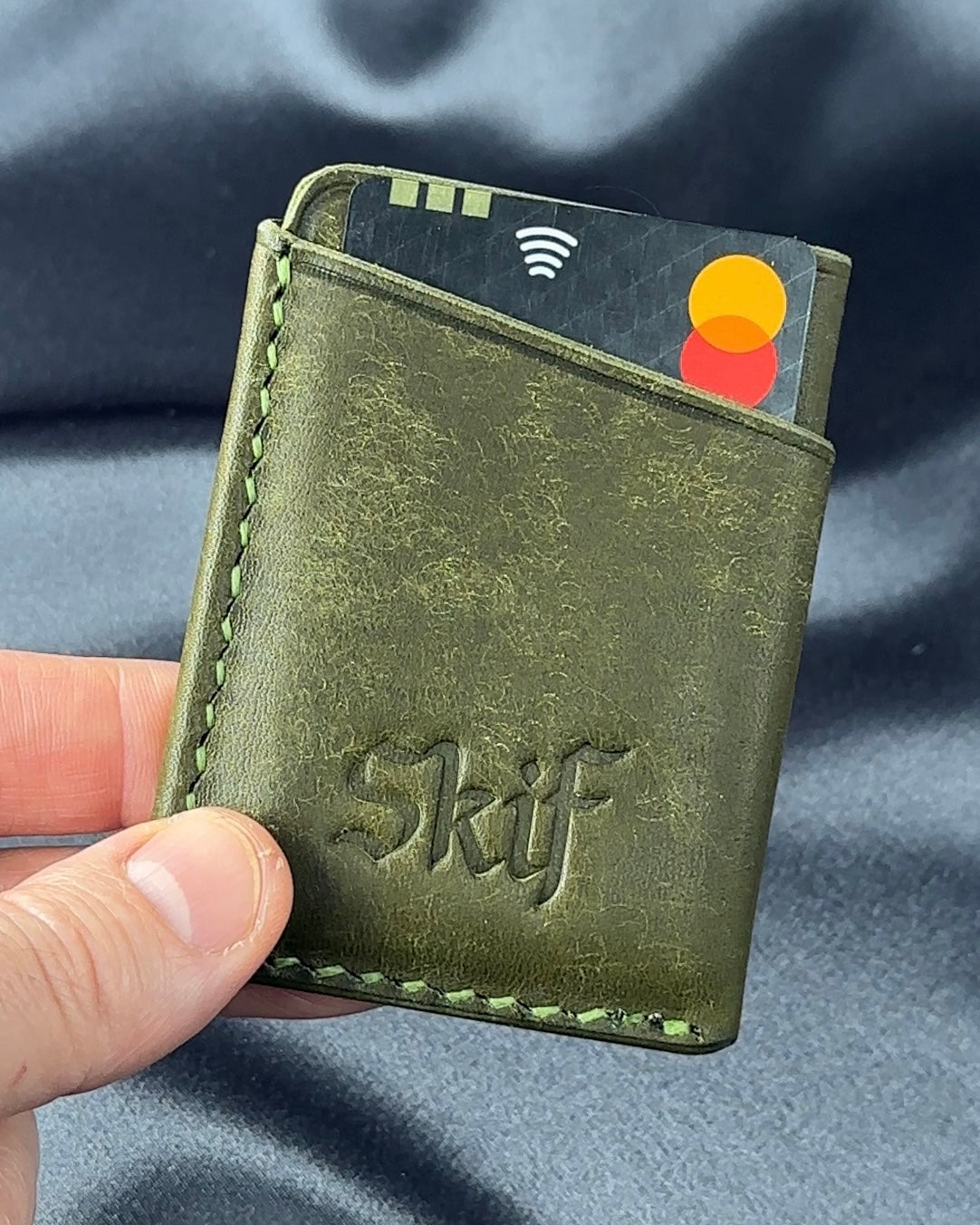 leather card holder card slot with card inserted SOLO model