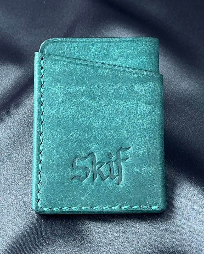 leather card holder exterior logo detail SOLO mode