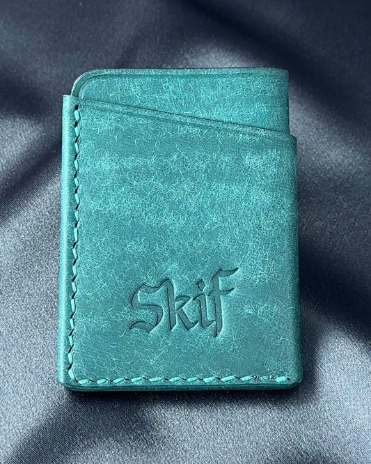 leather card holder exterior logo detail SOLO mode