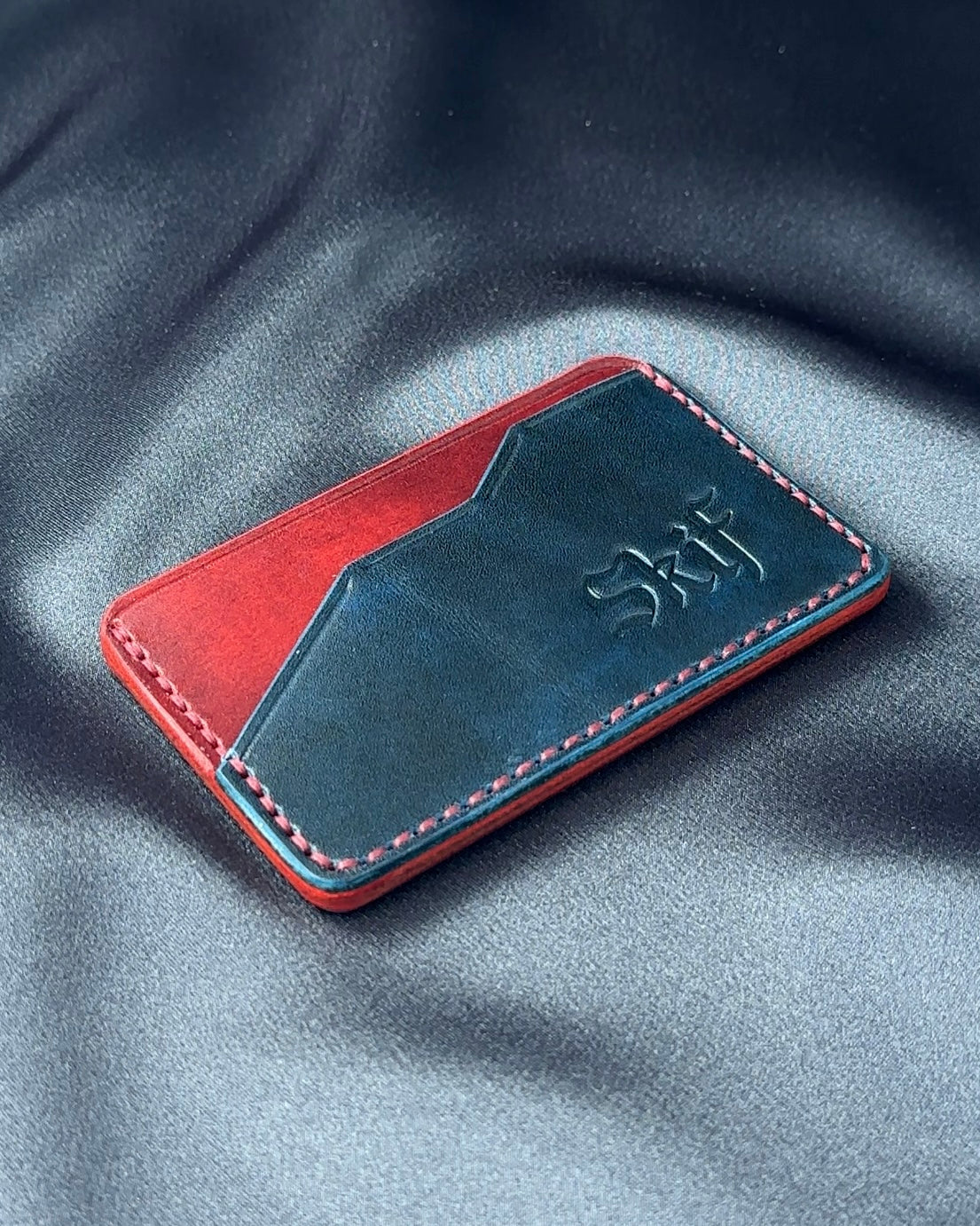 leather card holder angled design front view EDGE model