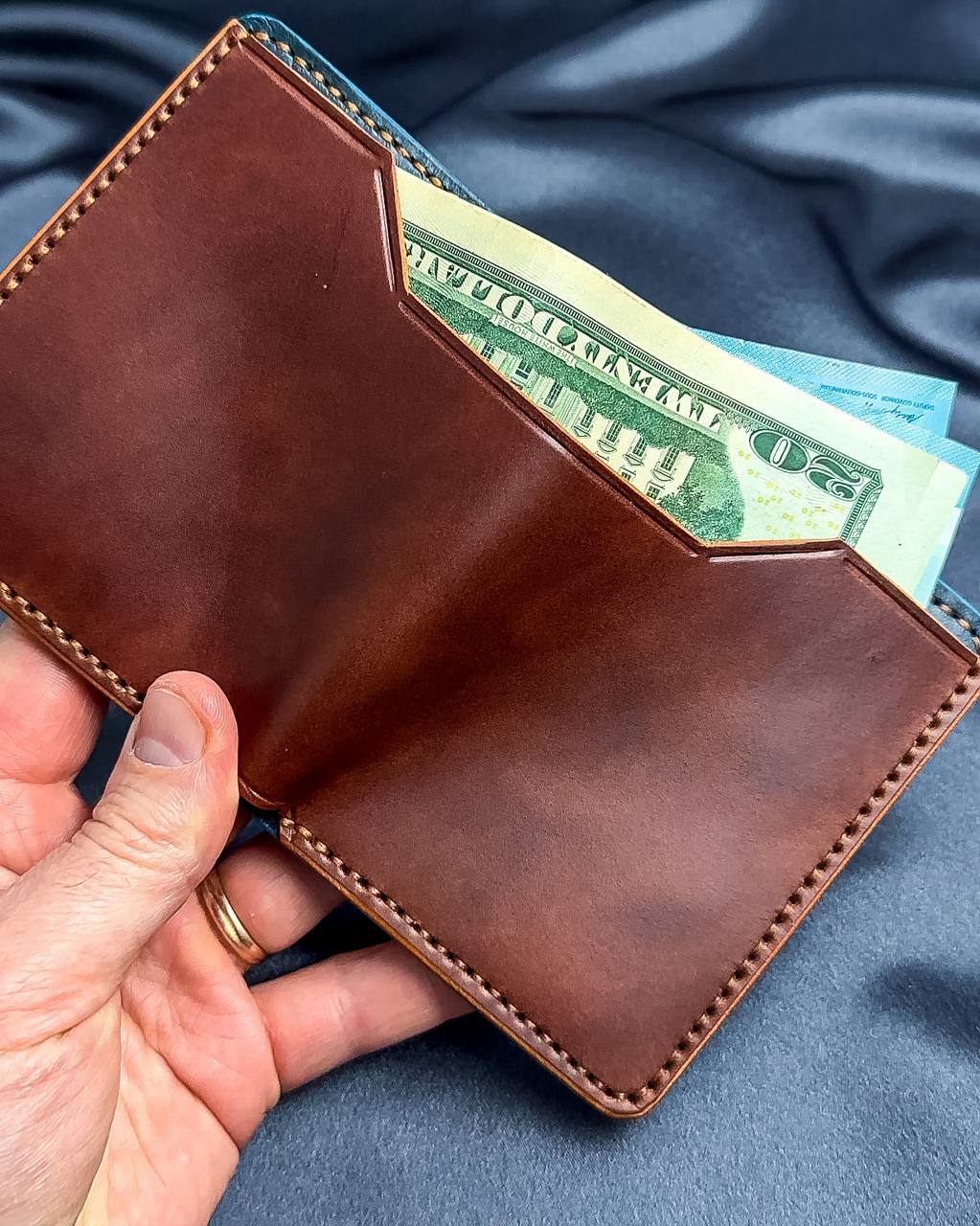 vertical bifold leather wallet open with cash VERTEX model