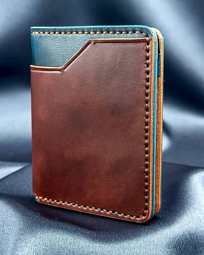 vertical bifold leather wallet exterior front view VERTEX model