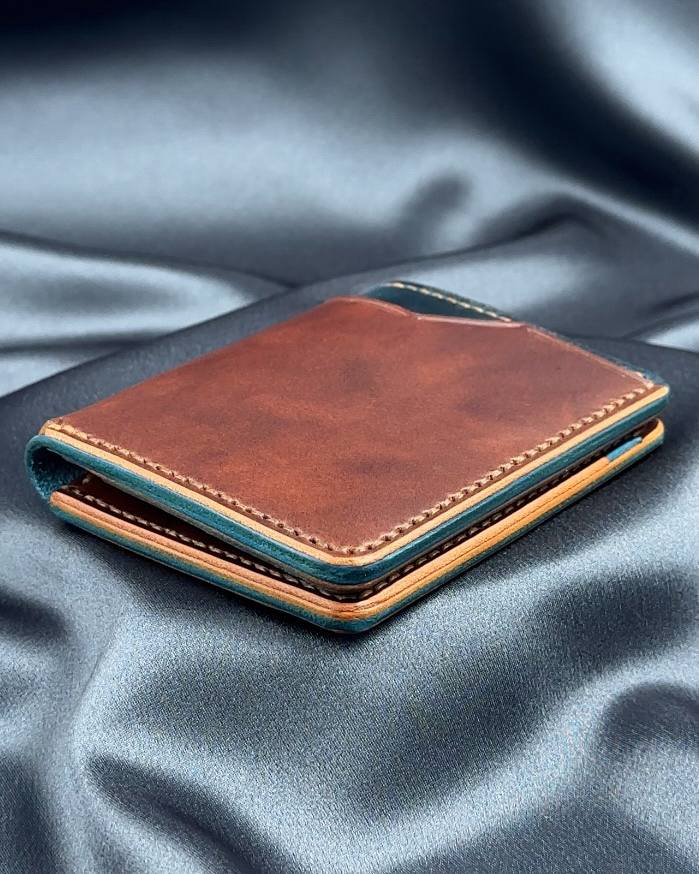 vertical bifold leather wallet closed side profile VERTEX model