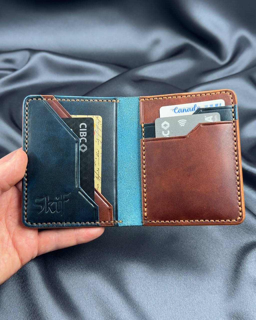 vertical bifold leather wallet interior with cards VERTEX model