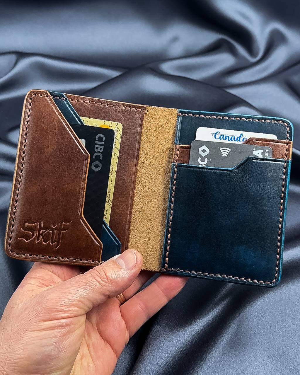 Vertical Bifold Wallet – Dual-Color Italian Leather – Handmade | VERTEX (Museum-Navy & Red)