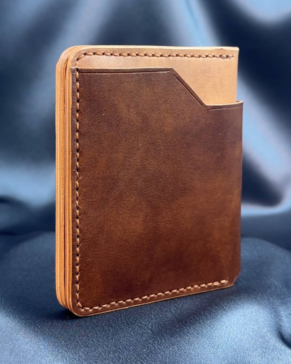 vertical bifold leather wallet exterior front view VERTEX model