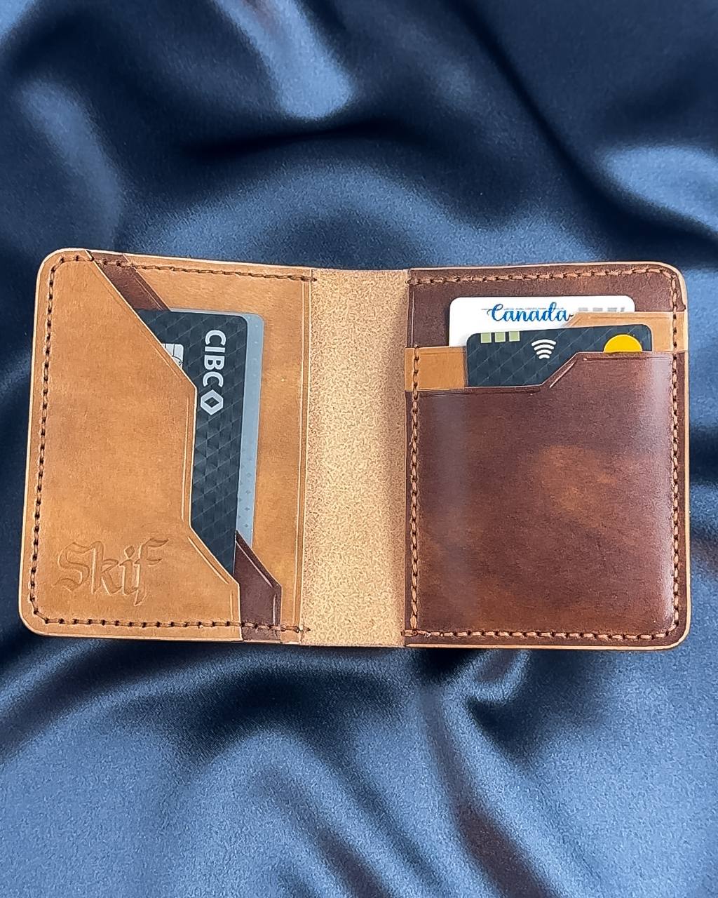 vertical bifold leather wallet interior card slots VERTEX model