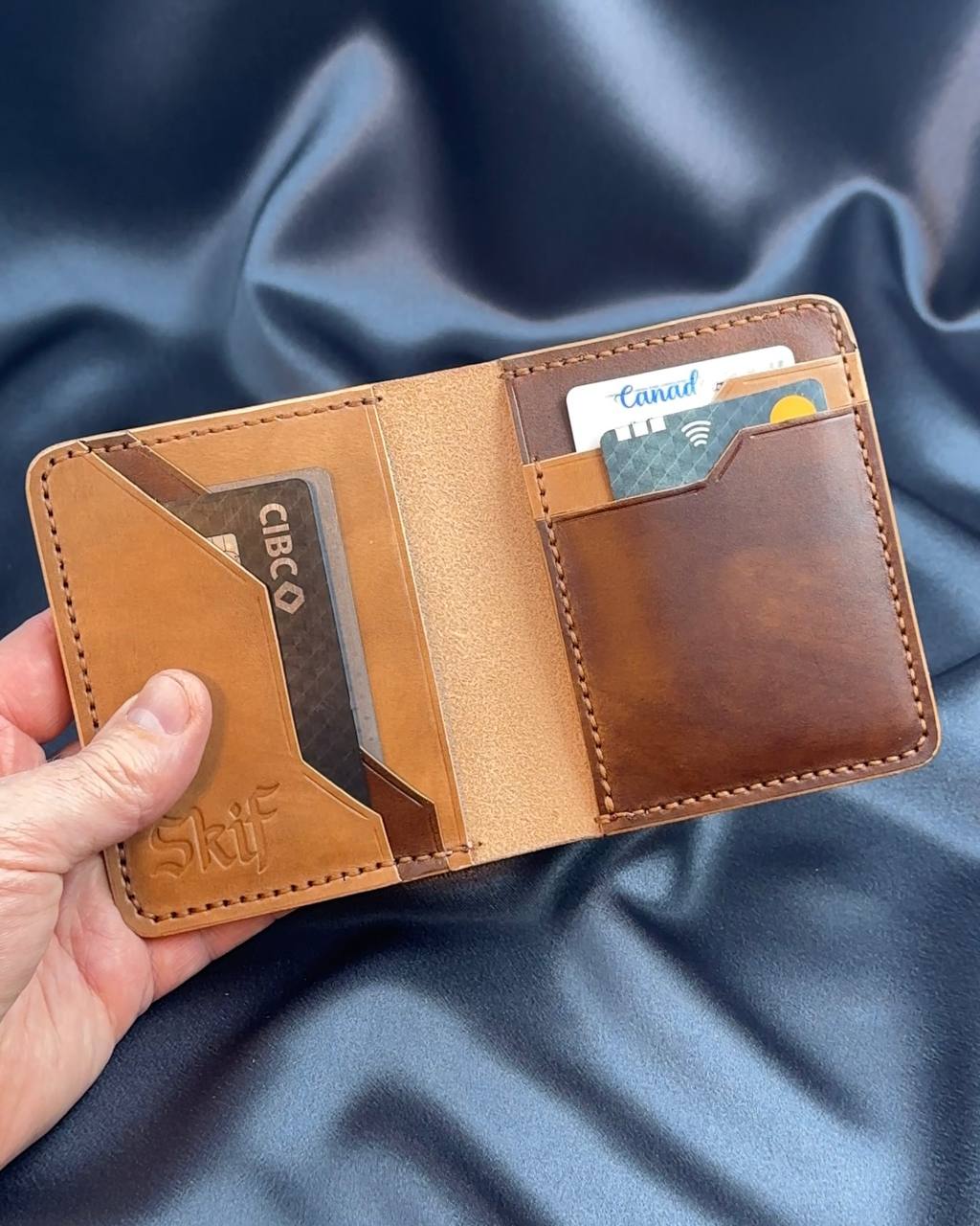 vertical bifold leather wallet interior with cards VERTEX model