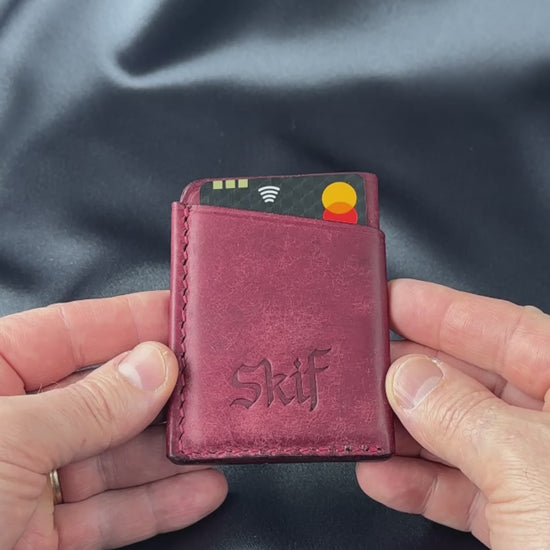 leather card holder in hands usage demonstration SOLO model video