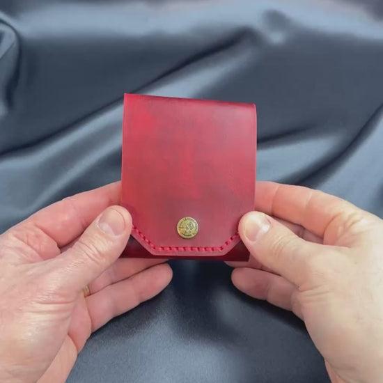 compact leather wallet video preview ATLAS model