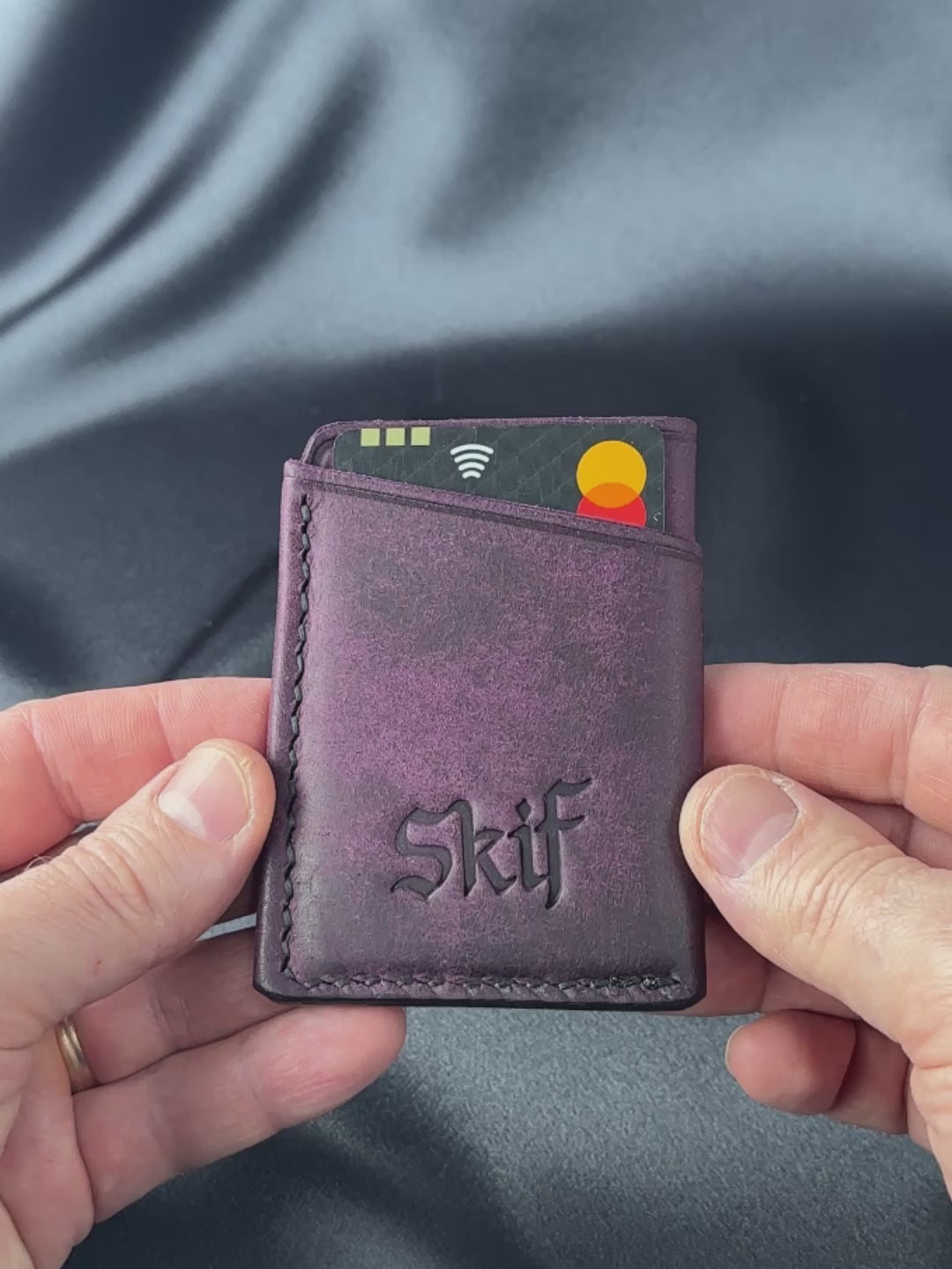 leather card holder in hands usage demonstration SOLO model video