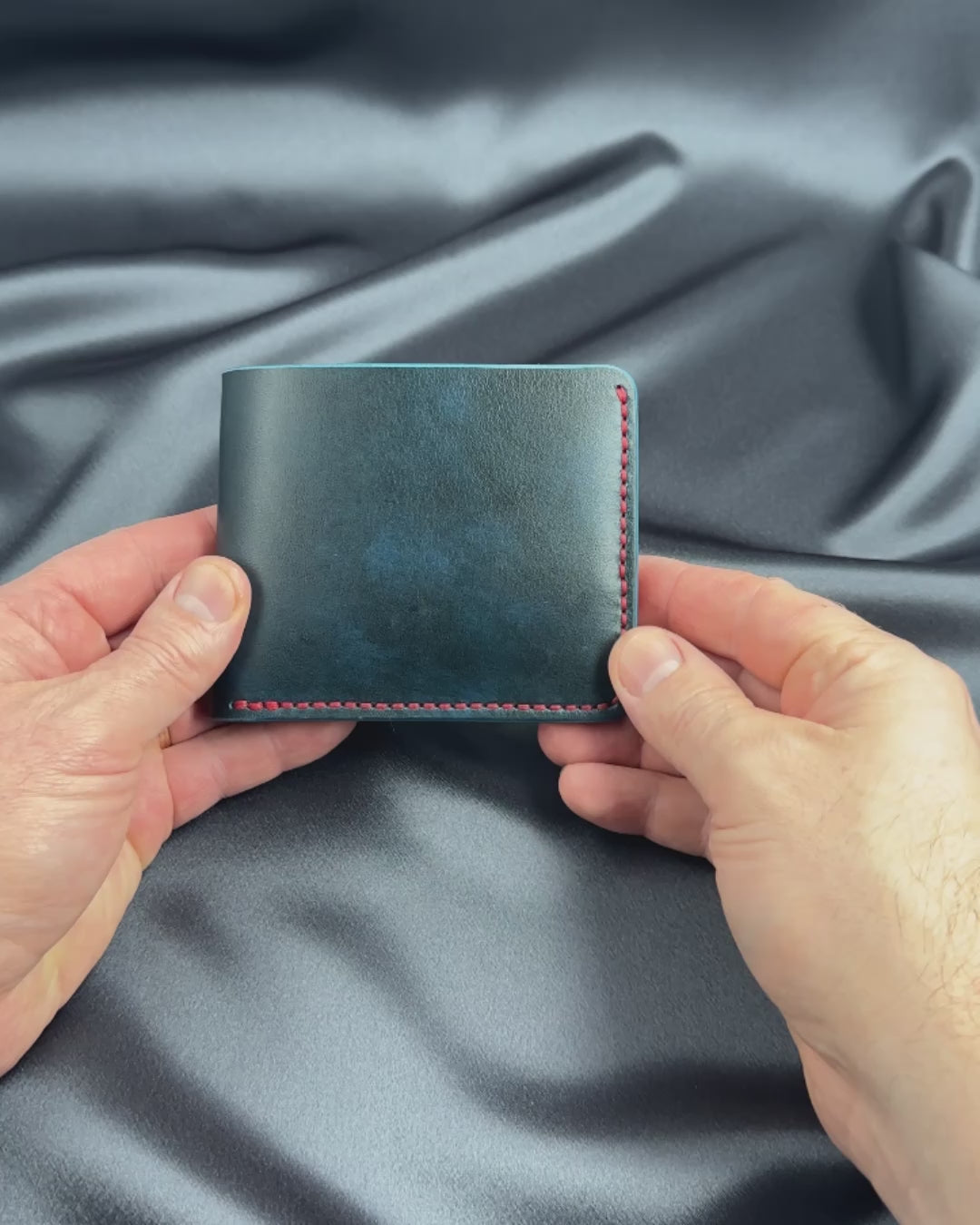 bifold leather wallet video preview URBAN model